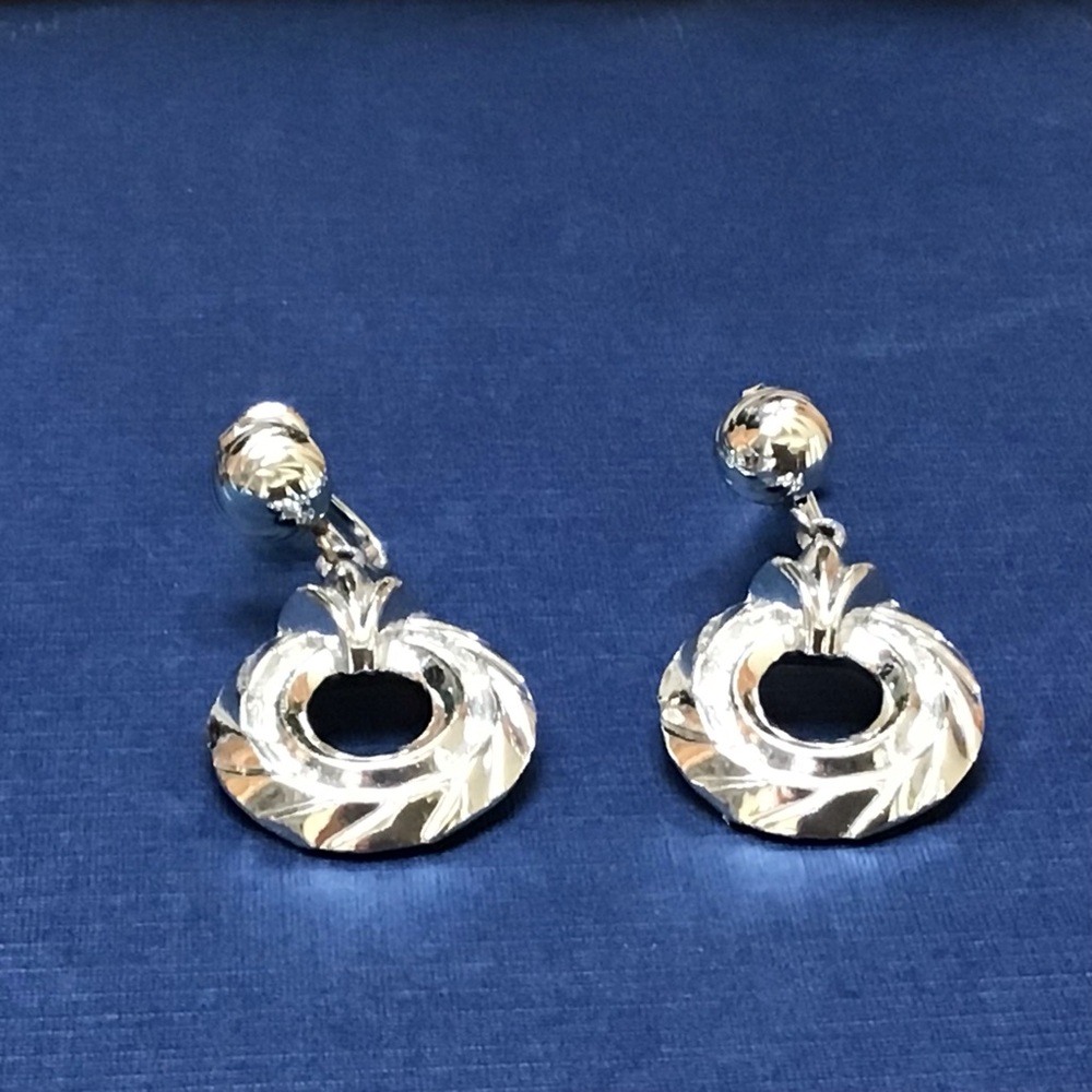 Vintage silver drop clip earrings. NWOT.